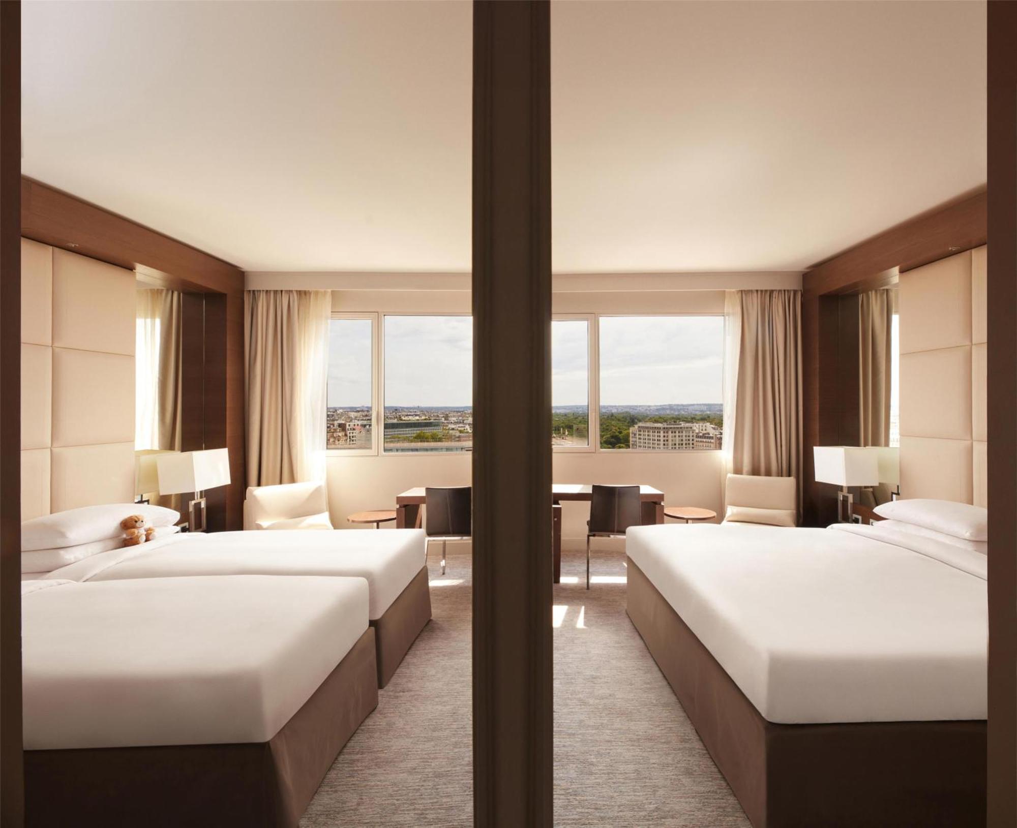 Hotel Hyatt Regency Etoile 4*