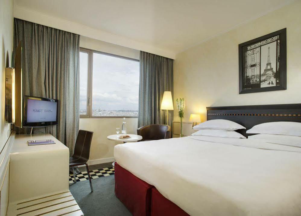 Hyatt Regency Etoile Hotel 4*