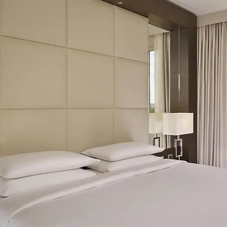 Hyatt Regency Paris Etoile Hotel Exterior photo