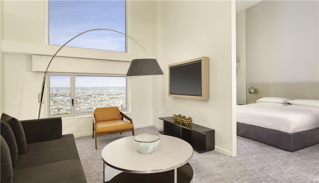 Hyatt Regency Etoile Hotel 4*