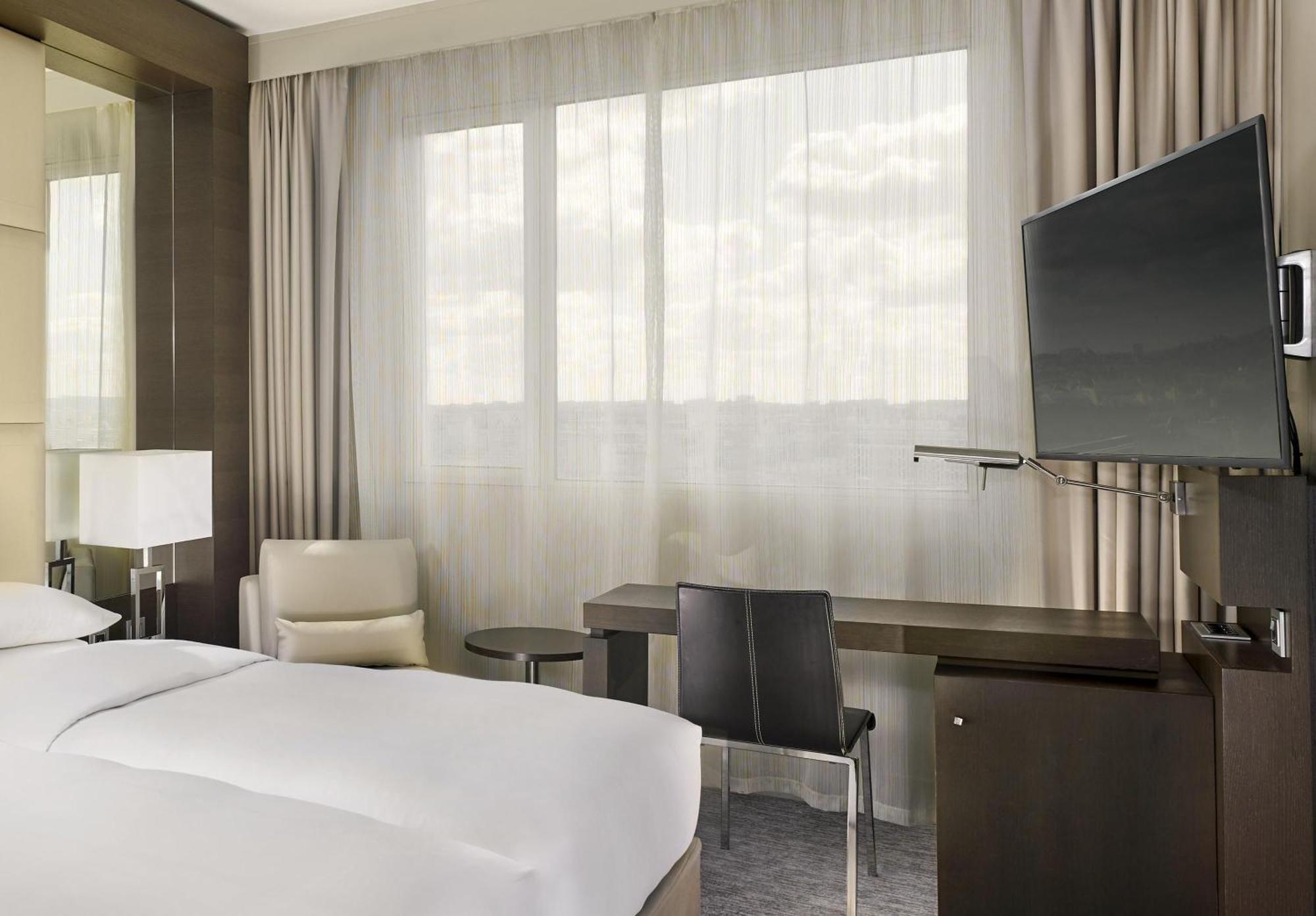 Hyatt Regency Etoile Hotel