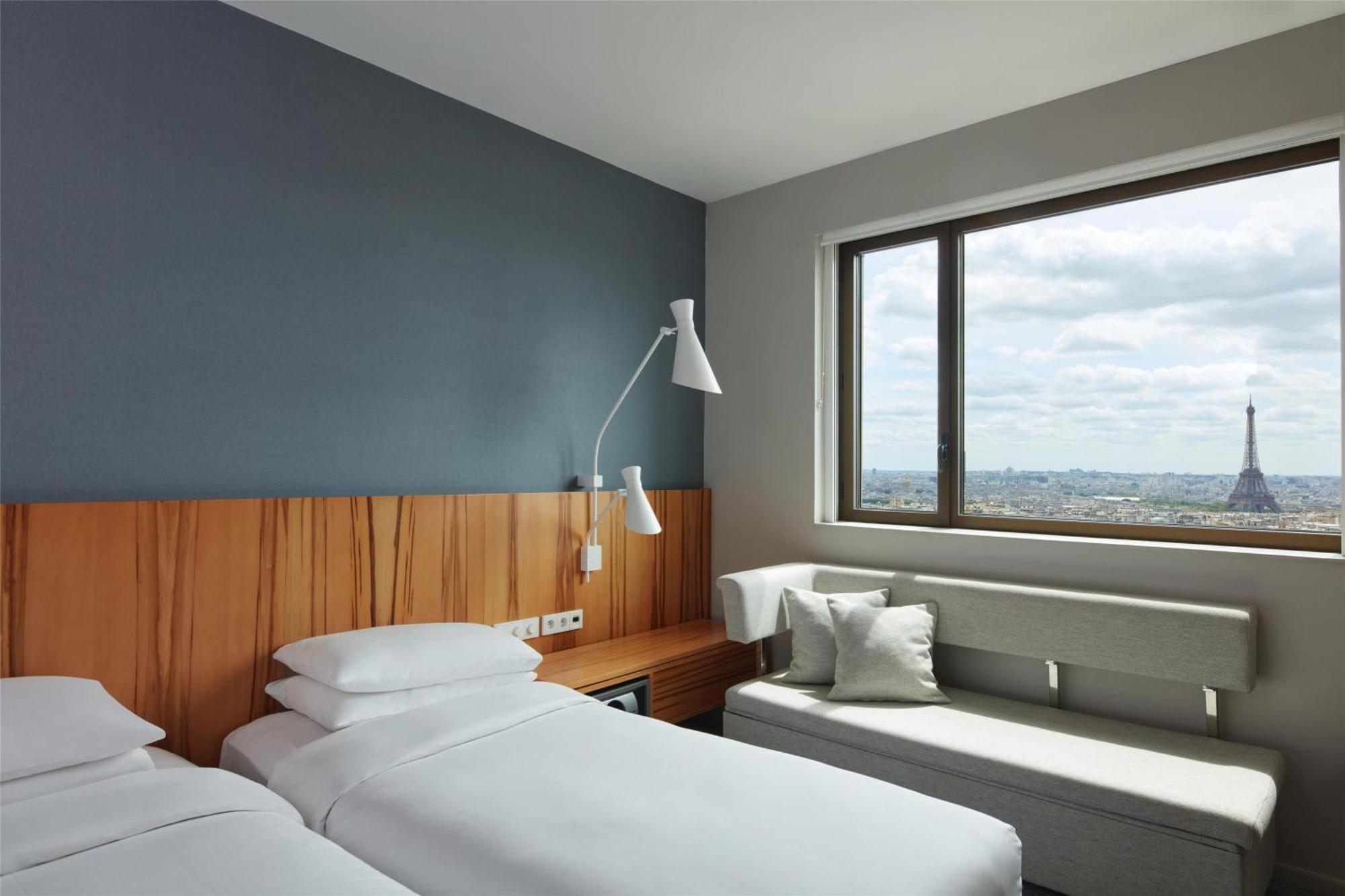 Hyatt Regency Etoile 4*