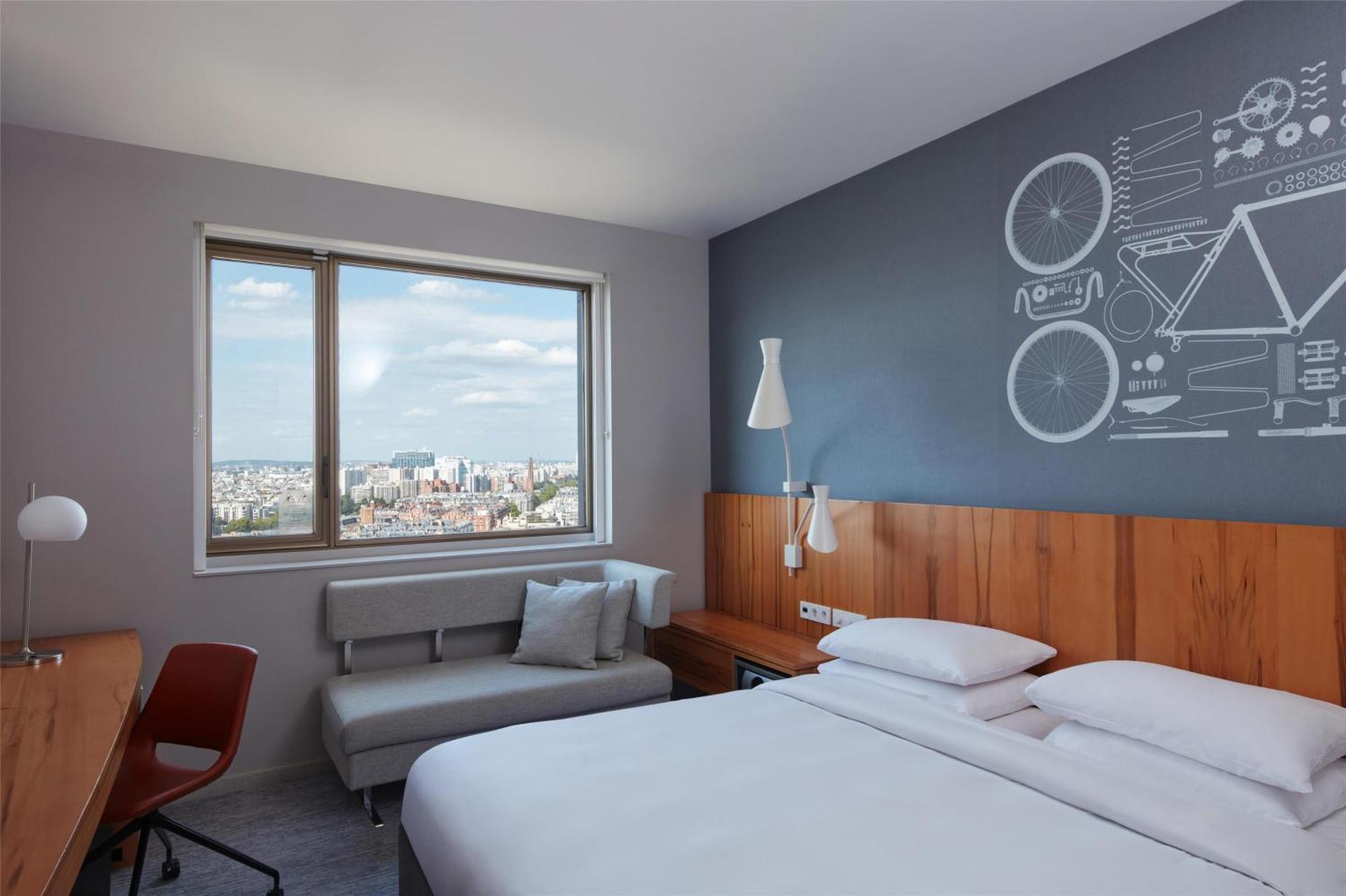 Hyatt Regency Etoile 4*