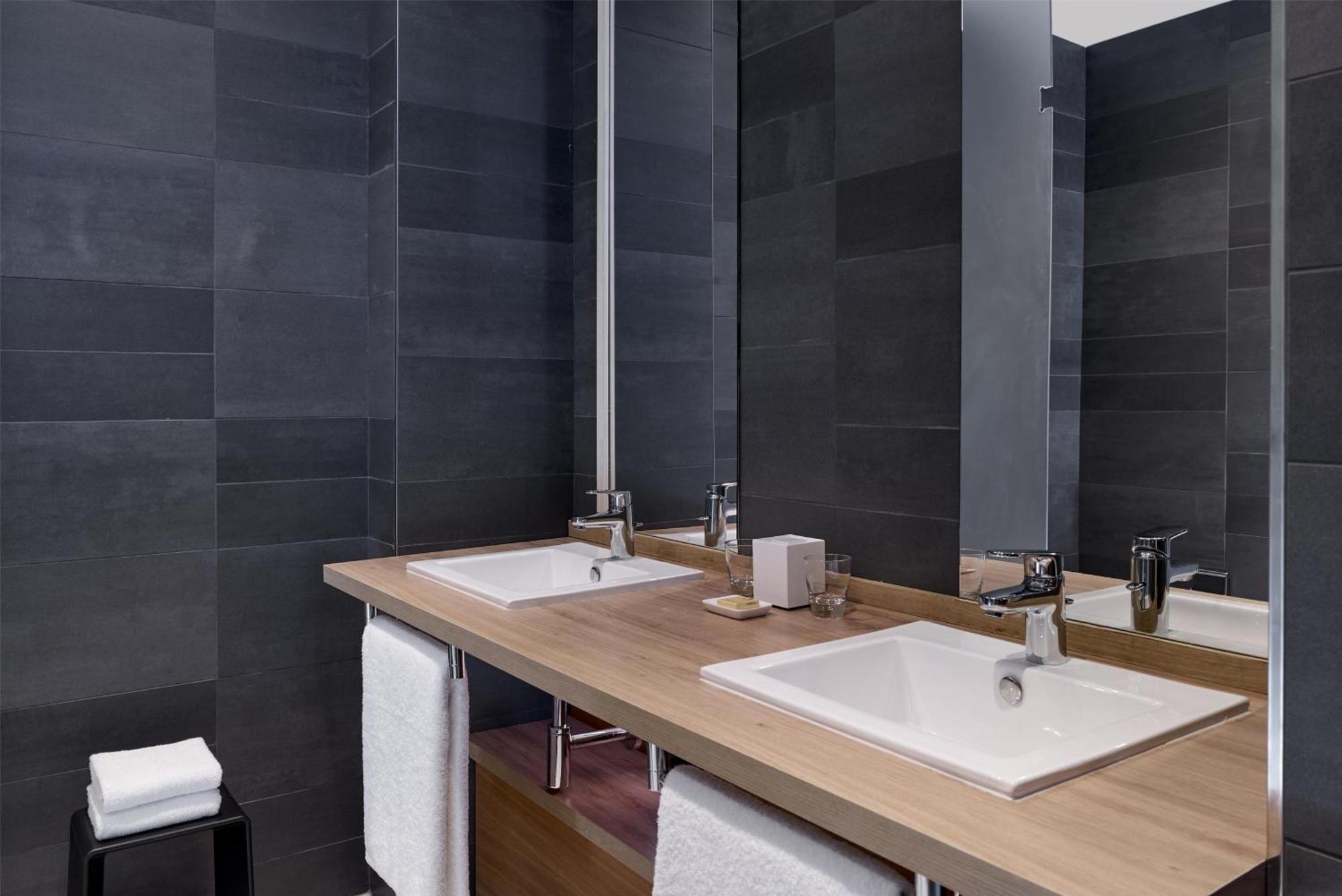 Hyatt Regency Etoile Hotel 4*
