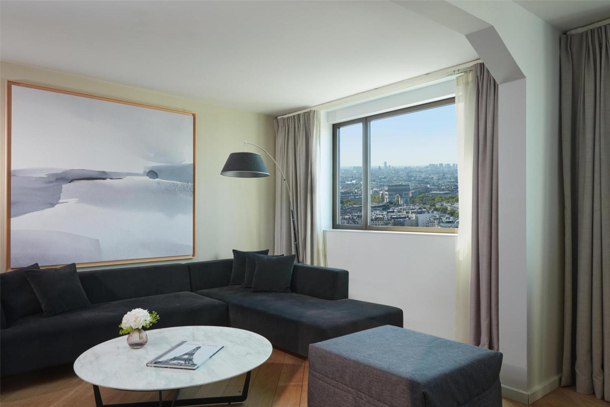 Hyatt Regency Etoile 4*