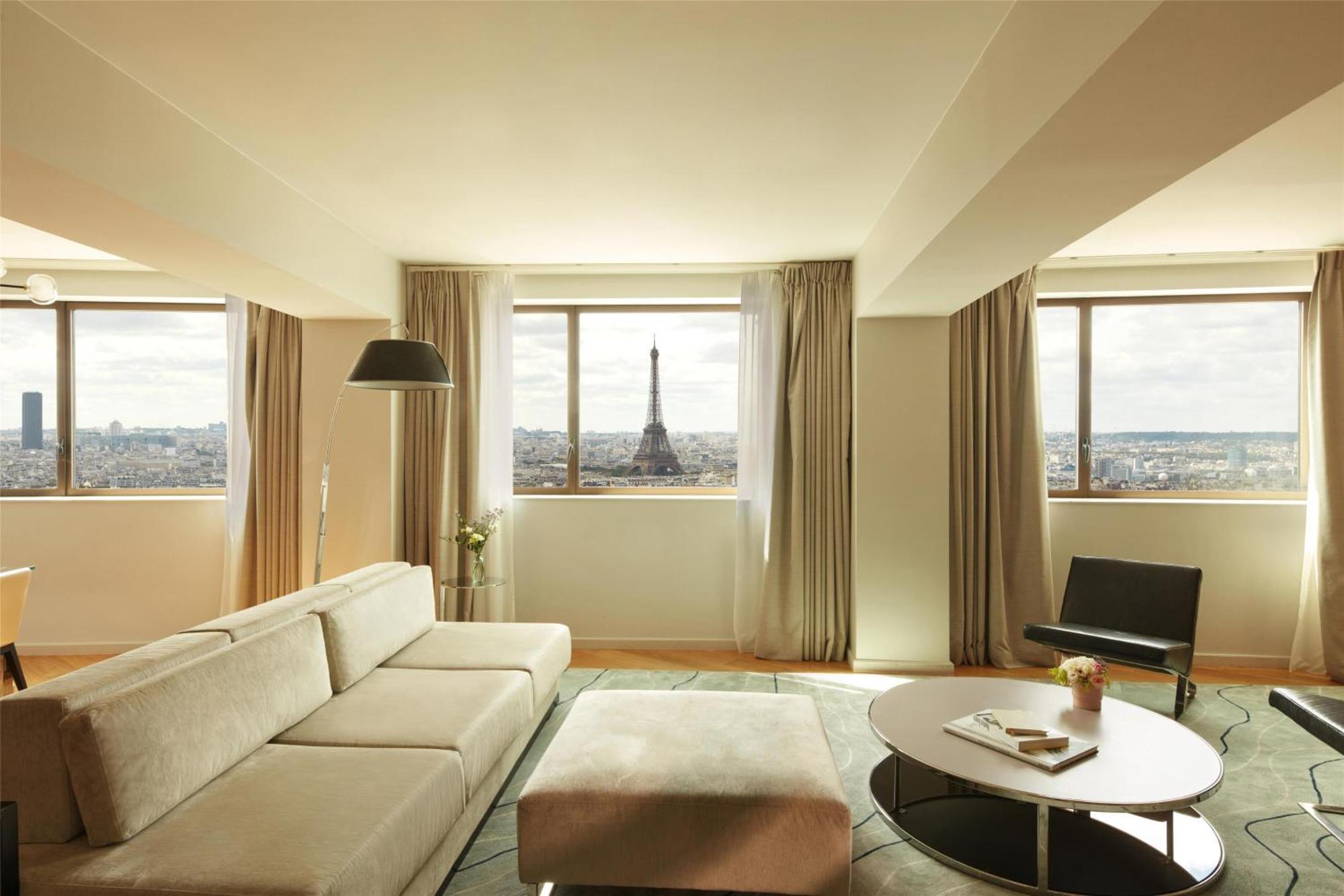 Hyatt Regency Etoile Hotel 4*