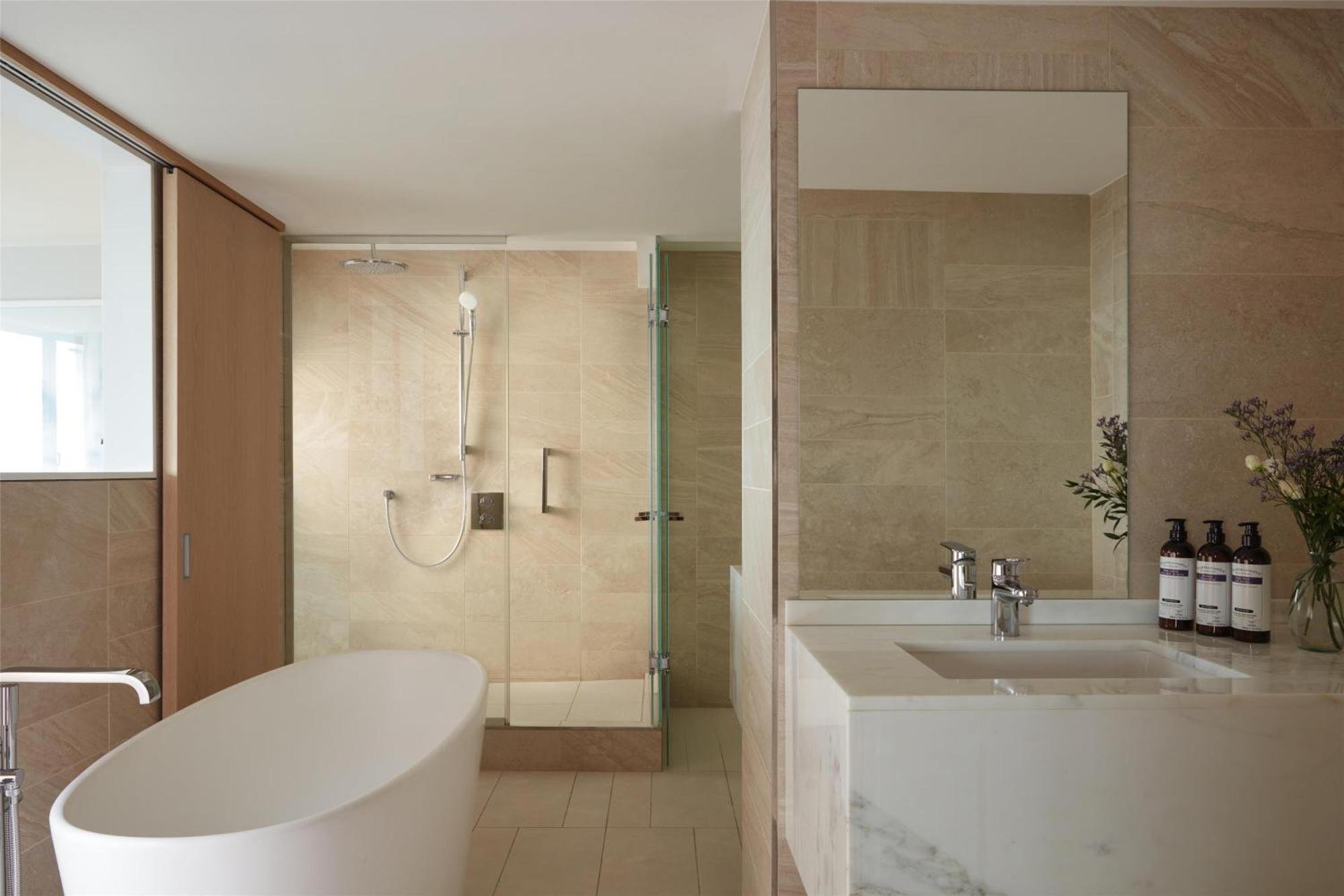 Hotel Hyatt Regency Etoile 4*